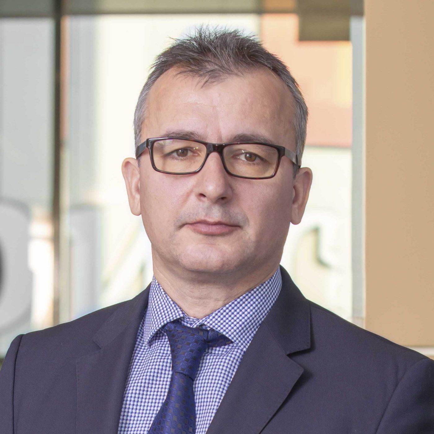 Raport PwC: Boom-ul AI va dubla investiţiile în centre de date în următorii cinci ani